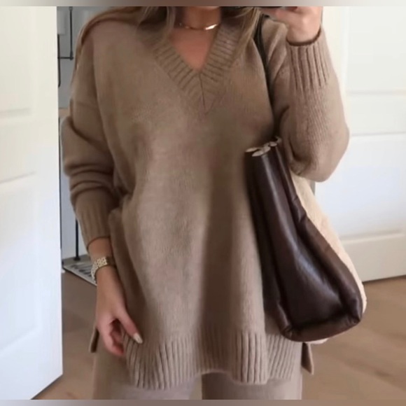 Zara OVERSIZED V-NECKLINE KNIT SWEATER - Picture 10 of 11
